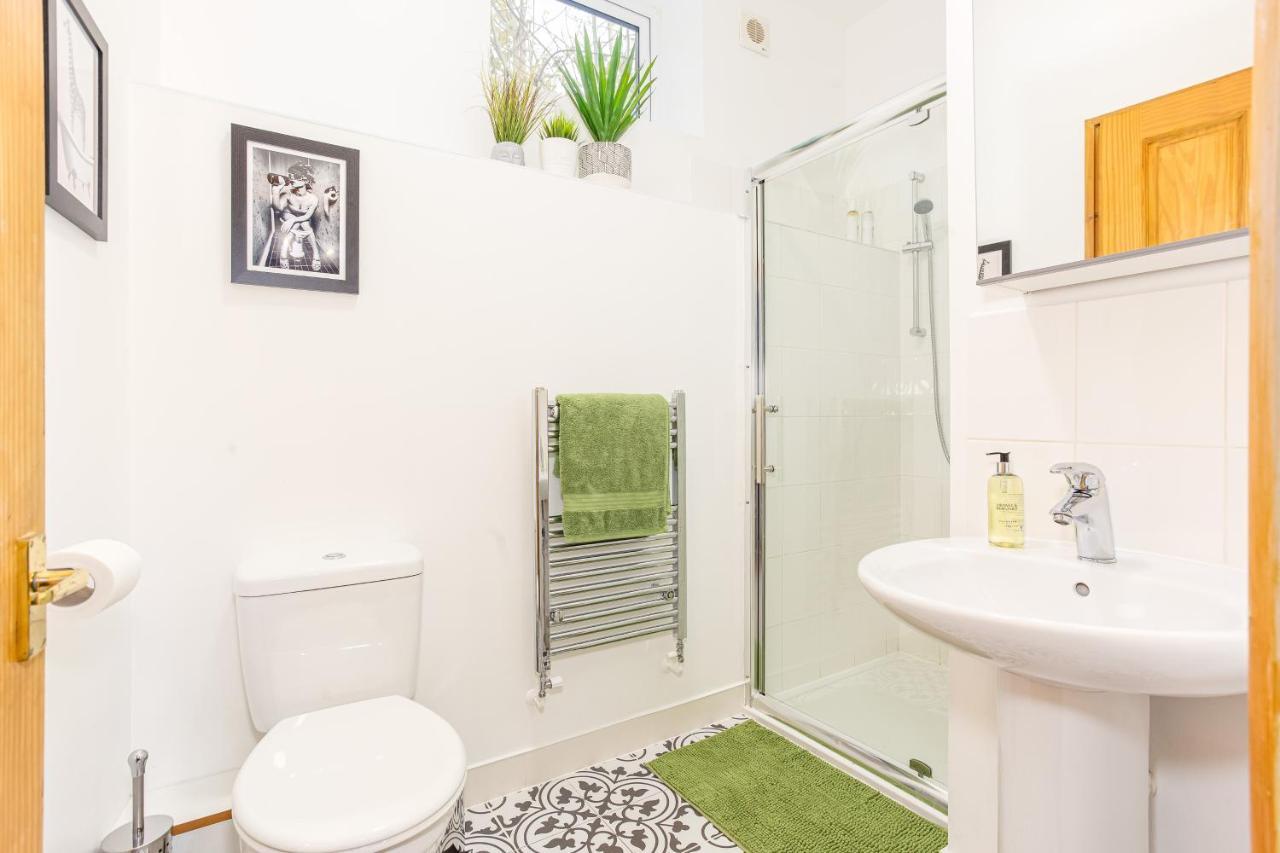 Byevo Oswestry Barn - Quirky Romantic Retreat Or Cosy Contractor Base 외부 사진