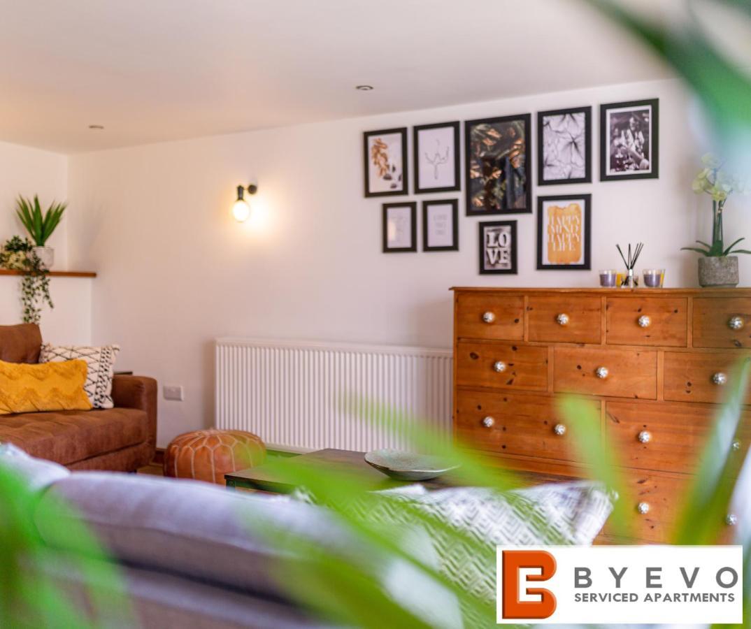 Byevo Oswestry Barn - Quirky Romantic Retreat Or Cosy Contractor Base 외부 사진