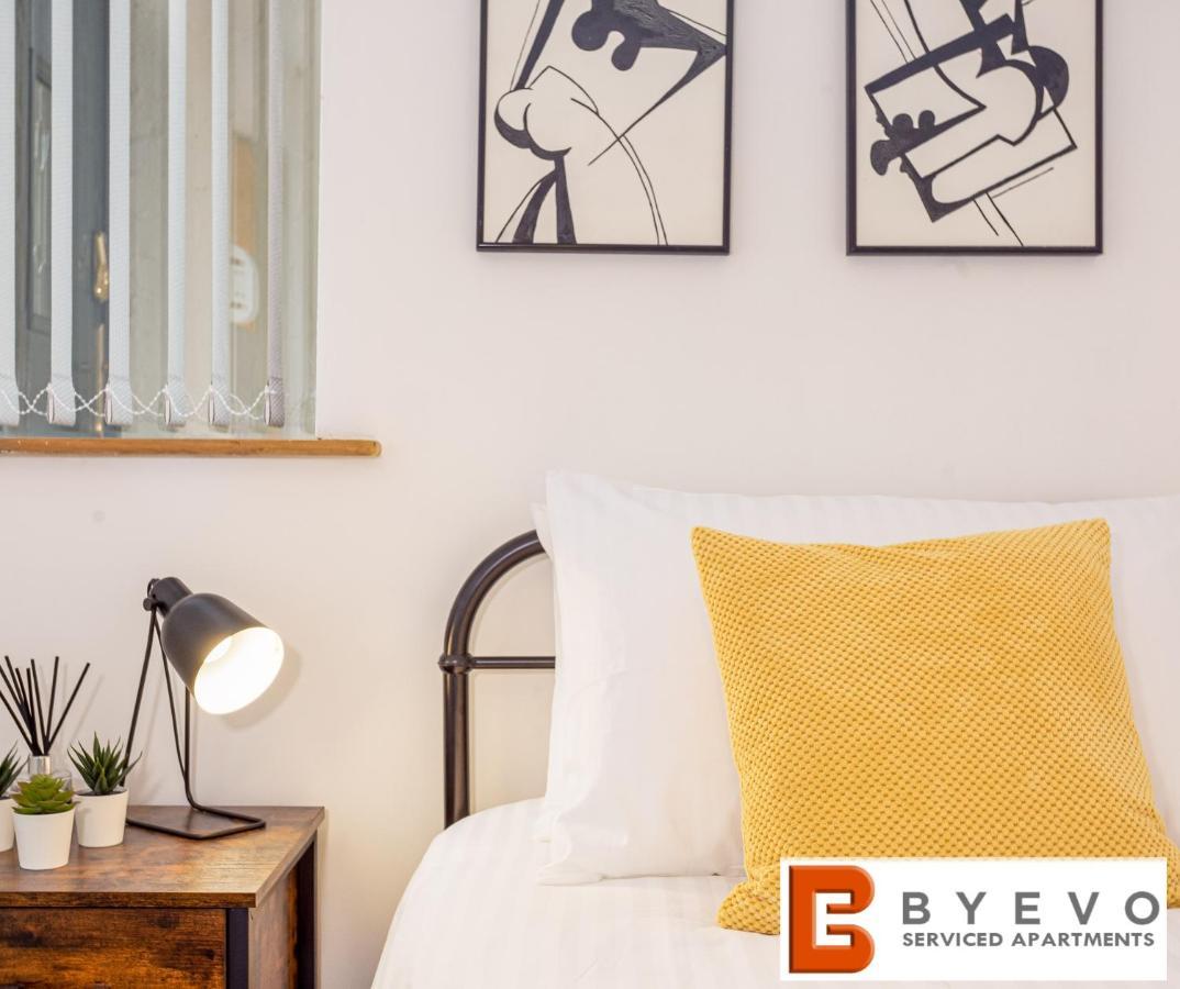 Byevo Oswestry Barn - Quirky Romantic Retreat Or Cosy Contractor Base 외부 사진