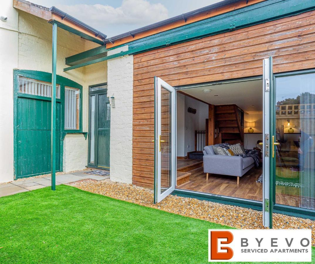 Byevo Oswestry Barn - Quirky Romantic Retreat Or Cosy Contractor Base 외부 사진